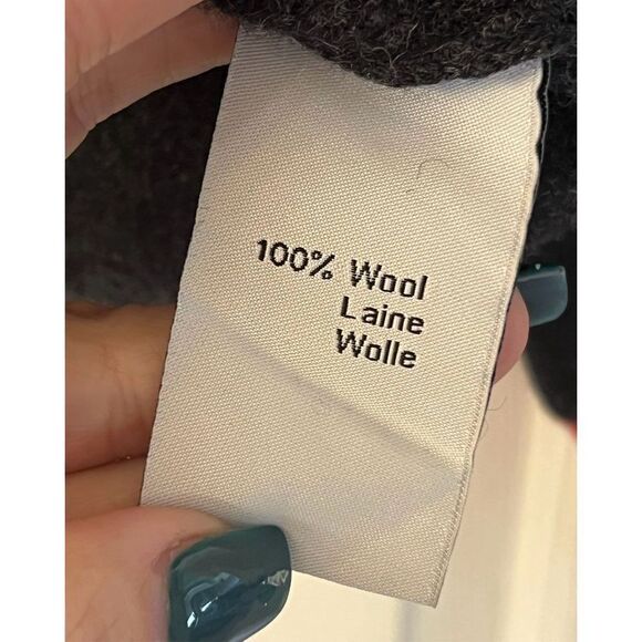 Women's V-Neck Sweater with Snowflake Design - Picture 5 of 8